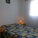 Sg040-039 2 Pieces 3 Couchages Gilles Croix De Vie *